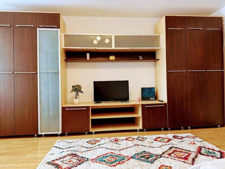 Persoana Fizica Inchiriez Apartament cu o camera Loca?ie excelenta, Circumvala?iunii 29 - 3