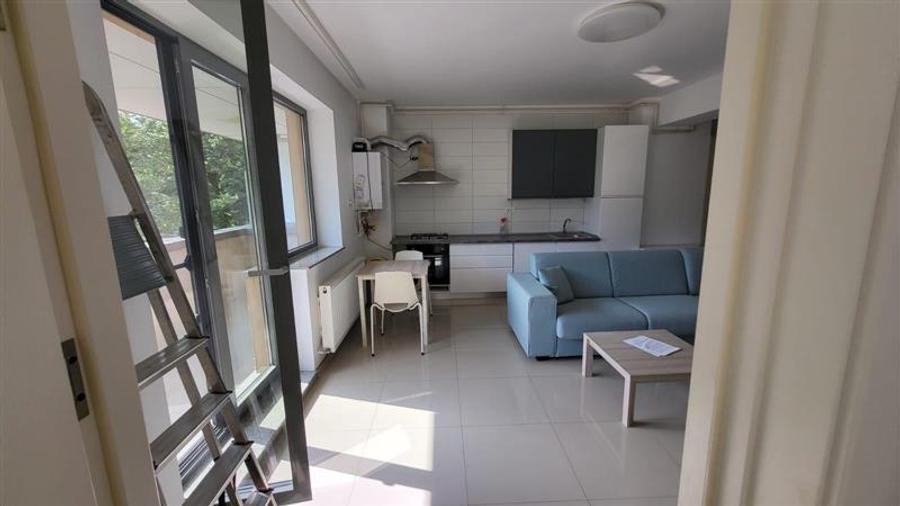 Apartament cu 2 camere decomandat, mobilat în City Park Mall
