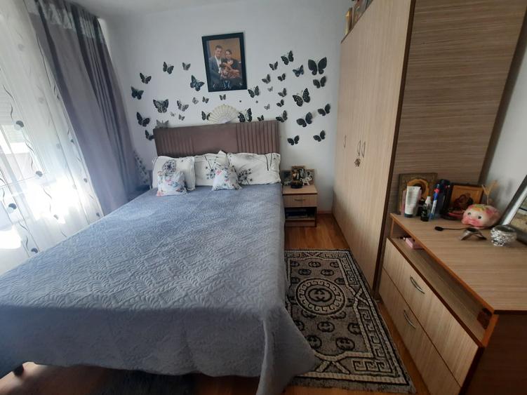 Apartament cu 3 camere semidecomandat în Militari