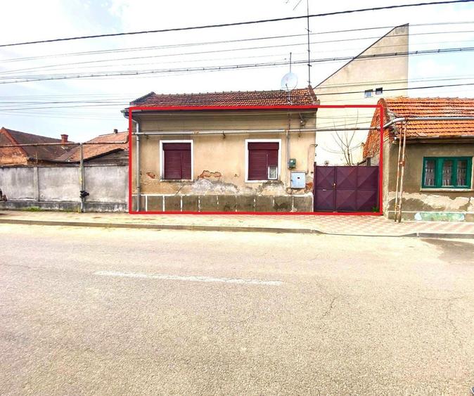 Casă individuală cu 3 camere cu Canalizare în Central