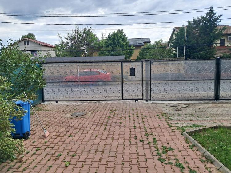 Casă individuală cu 6 camere cu Canalizare în Central