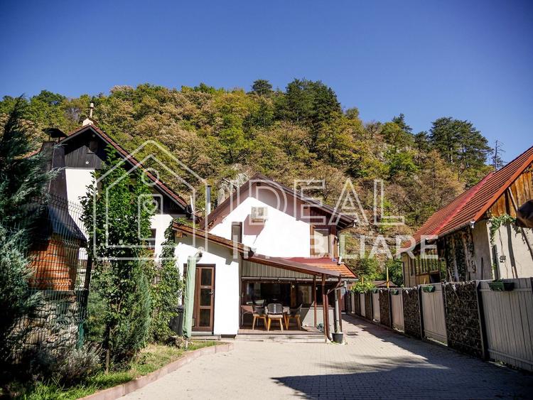 Casă individuală cu 5 camere cu Canalizare în Cisnădioara