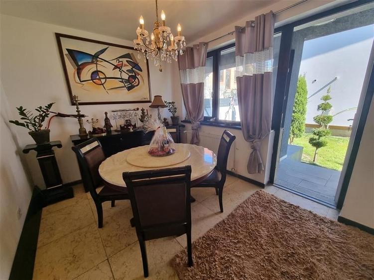 Casă individuală cu 4 camere cu Teren 400 Mp în Central