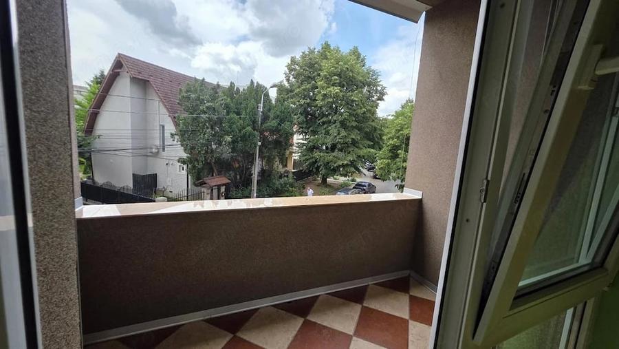 Apartament cu 4 camere decomandat în Complex Studențesc