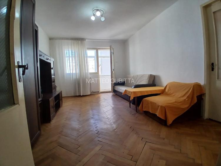 Apartament cu 2 camere decomandat in Podu Ros de inchiriat!