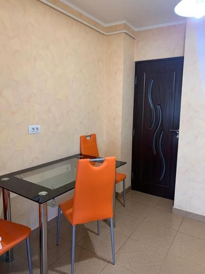 Apartament cu 3 camere decomandat în Buzaului
