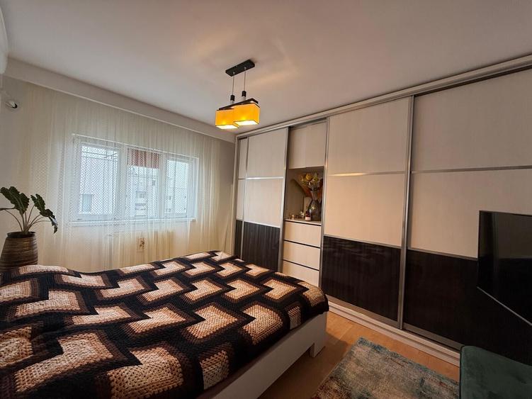 Apartament cu 4 camere semidecomandat, mobilat în Mihai Bravu