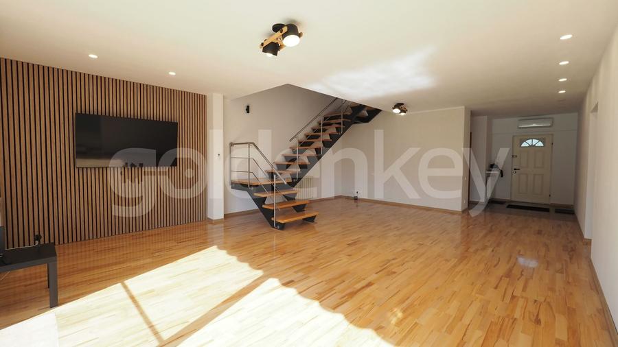 Duplex cu 6 camere cu Piscina în Iancu Nicolae