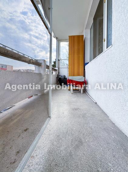 Apartament cu 4 camere decomandat în Liliacului