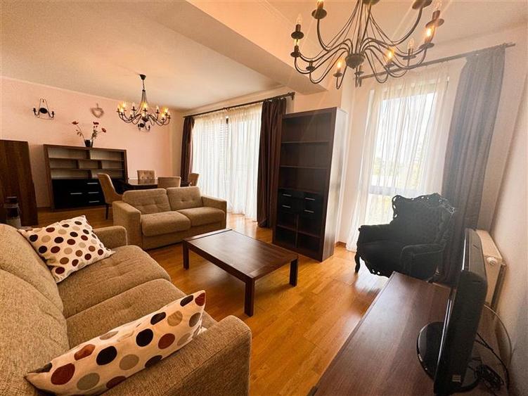 Apartament cu 3 camere decomandat, mobilat în Central