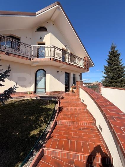 Casă individuală cu 5 camere cu Canalizare în Periferie