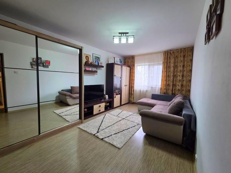 Apartament 2 camere- Decomandat- Etaj intermediar - 1