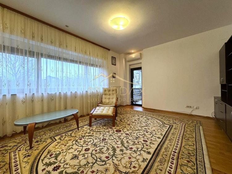 Apartament cu 3 camere decomandat, mobilat în Băneasa