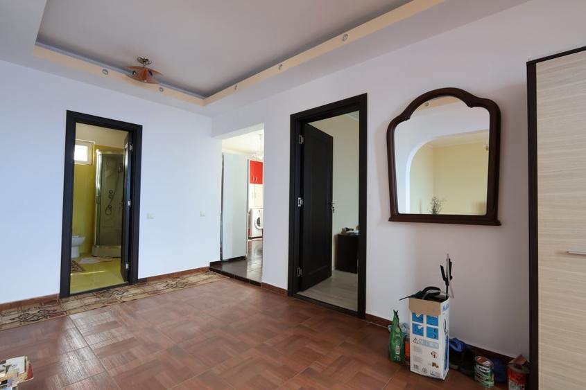 Casa de vanzare in Rediu – Spatiu Generos pentru Doua Familii - 4