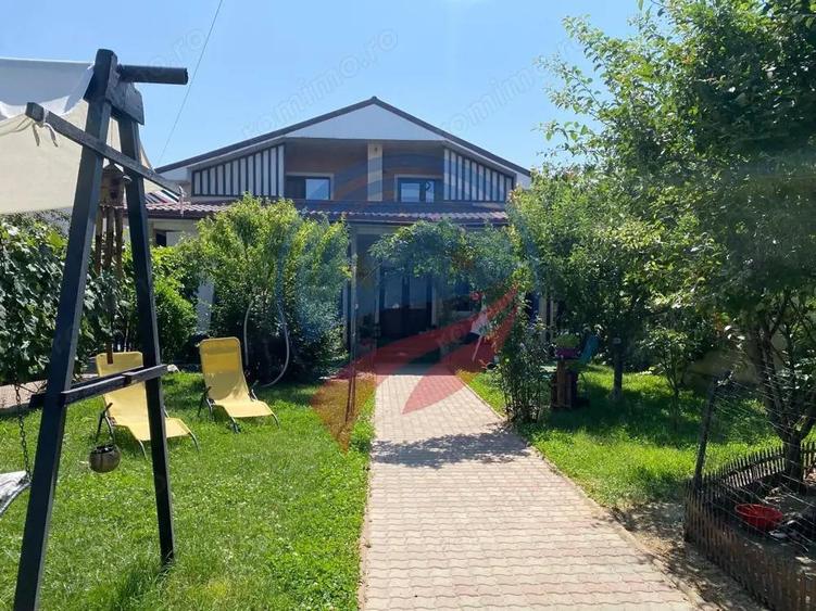 CASA DEOSEBITA APROAPE DE PROMENADA IN EUROCARTIER - 15