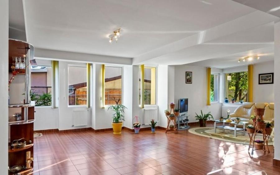 Vila de vanzare,7 camere,teren 1080mp,zona lacului Fundeni,600.000euro - 3