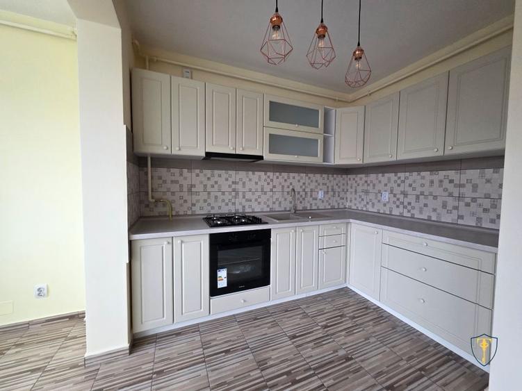 Apartament cu 3 camere de vânzare – Zona BMW, Florești - 1