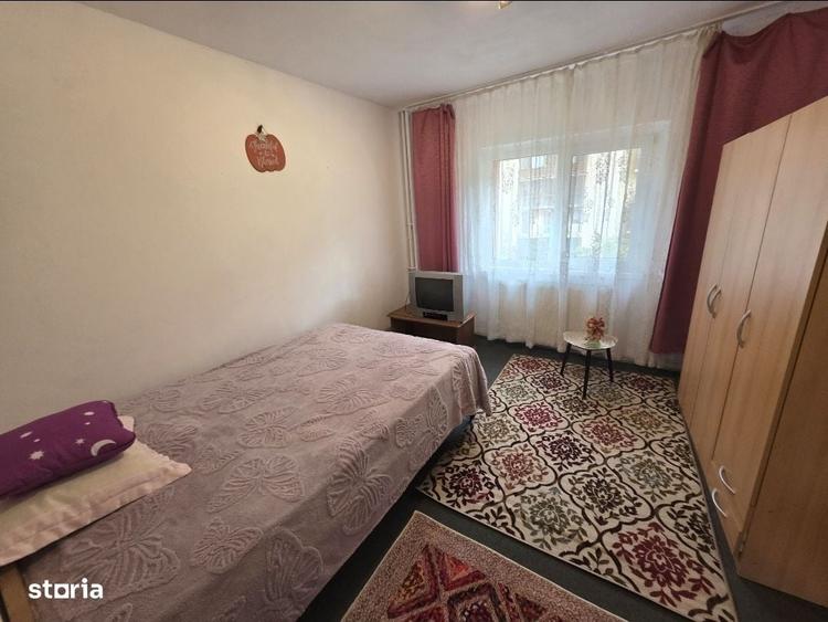 Apartament cu 3 camere decomandat în Răcădău