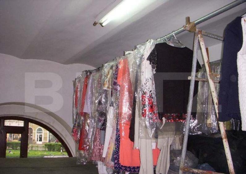 Spatiu comercial, 40 mp, vitrina la strada, zona centrala - 1