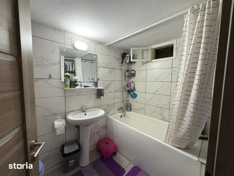 Apartament la casa cu 4 camere, balcon si curte - zona Lazaret - 4