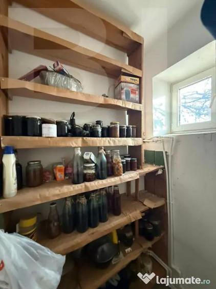 Casa de vanzare, cu 3 camere, doua bucatarii+teren in Simeri - 2