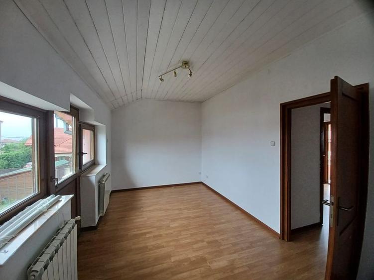 Casa insiruita, 2 dormitoare, garaj, Sanmartin. 120 000 E. Comision 0. - 10