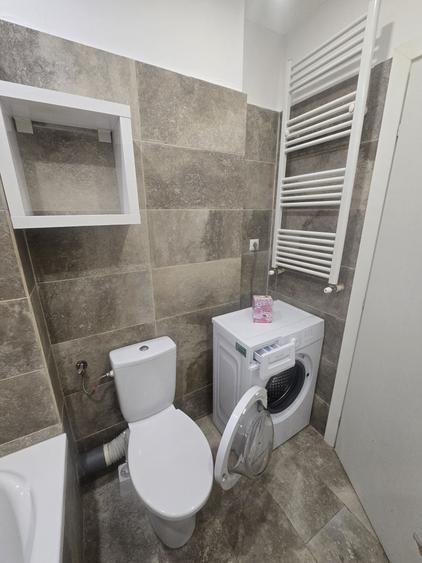 Garsonieră decomandată în Roșu