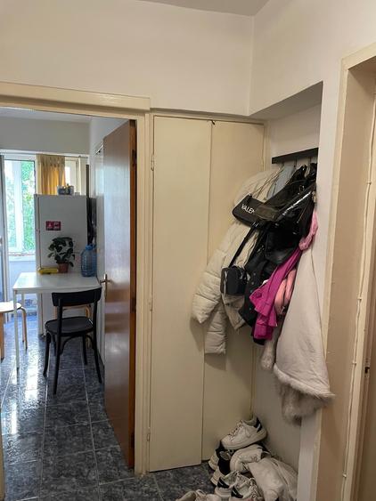 Calea Calarasilor, garsoniera spatioasa , bloc 1990, 104000 E. - 4