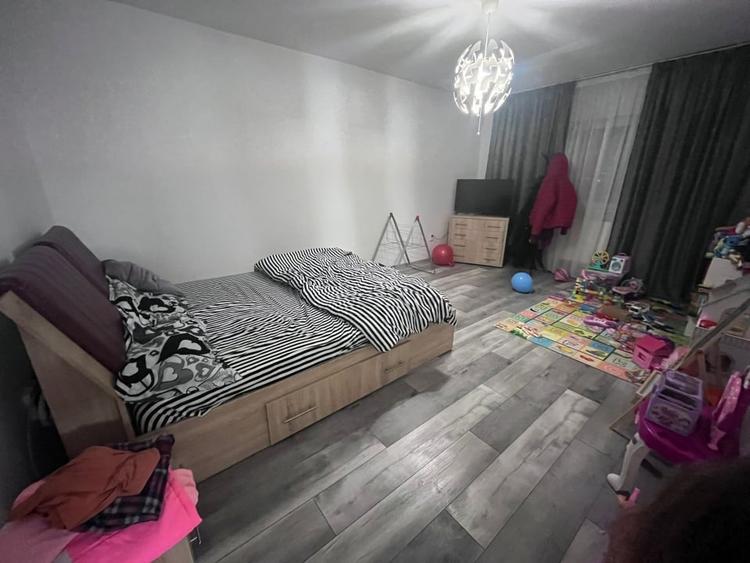 Apartament cu 3 camere decomandat, mobilat în Lăpuș