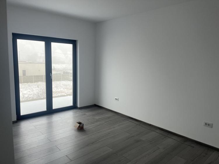 Sacalaz individuala P+E,Terasa,balcon,2 bai,5 camere,2 F.s - 16