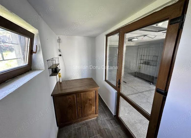 De vanzare demisol (format din garaj, baie ?i birou) realizat din beton monolit ?i 11.5 ari de teren De vanzare demisol (format din garaj, baie ?i birou) realizat din beton monolit ?i 11.5 ari de teren