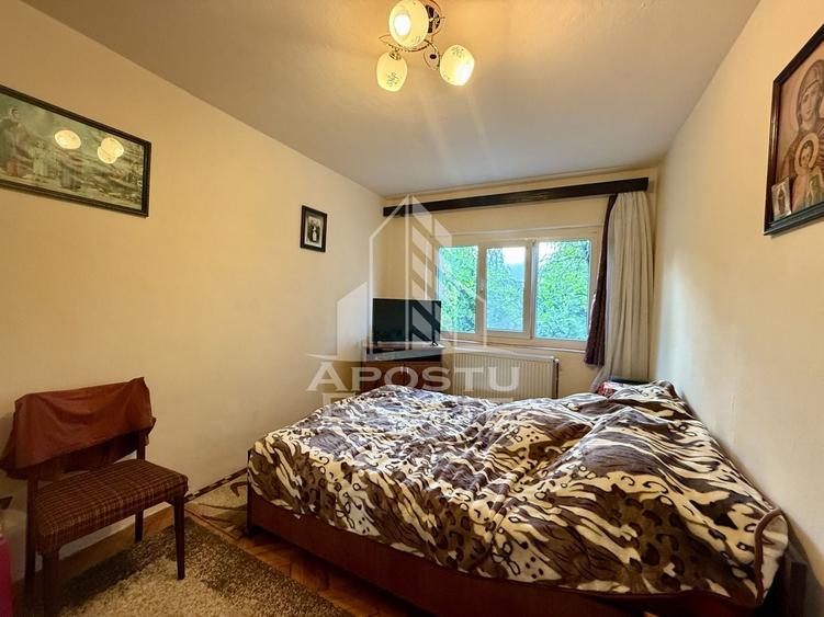 Apartament cu 3 camere decomandat, mobilat în Complex Studențesc