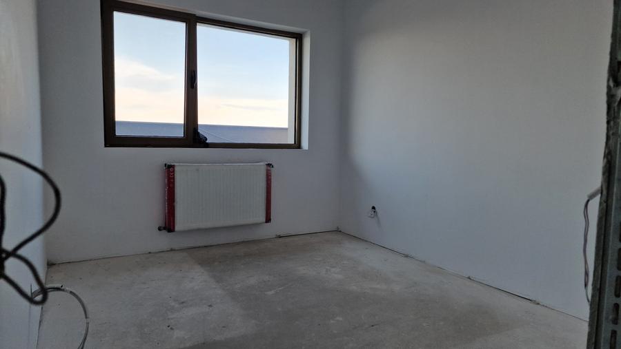 Apartament cu 4 camere decomandat în Mihai Bravu
