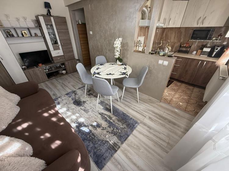 De Vanzare Apartament cu 2 camere - 4