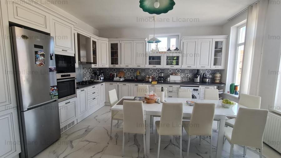 Apartament 3 camere la casa Centru Istoric utilat,mobilat 265000Eur - 2