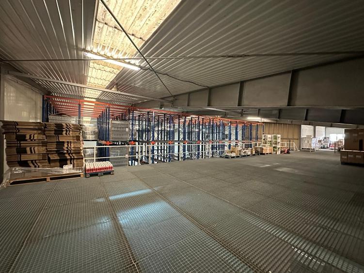 Hala/ showroom de la 300mp la 1796mp, eventual rafturi, zona Vama Iasi - 16