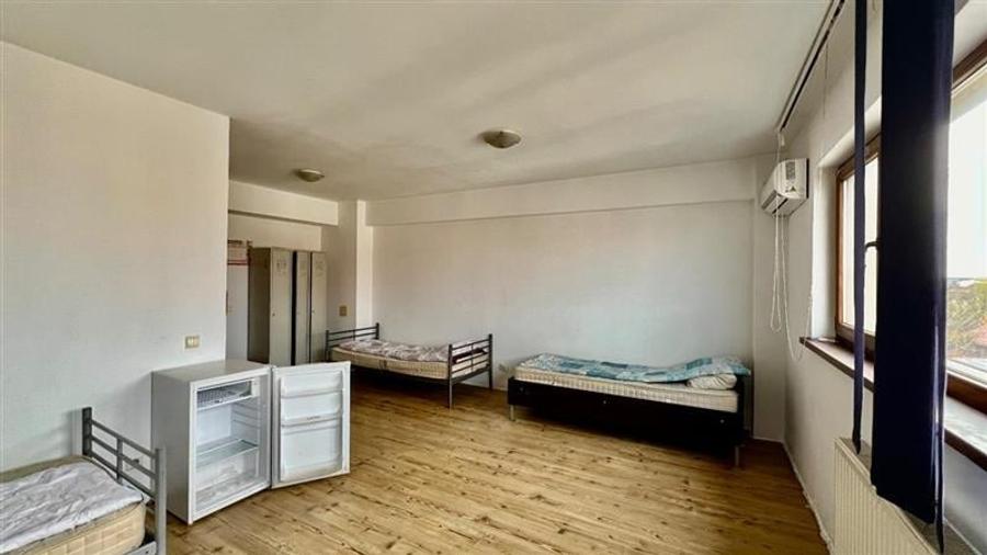 Birou, de 2,490 mp, în Central