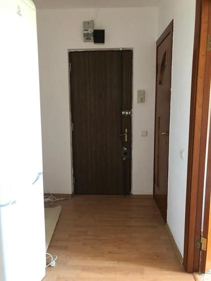 Apartament 3 camere,1 Decembrie metrou,Piata, decomandat, bloc REABILITAT TERMIC - 6