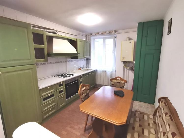 Apartament 3 camere, etaj 2, zona semicentrala, Piatra Neamt Apartament 3 camere, etaj 2, zona semicentrala, Piatra Neamt