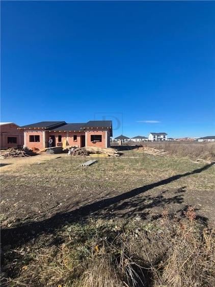 Duplex pe parter - zona buna - posibilitate alegere finisaje - bucatarie inchisa - 12