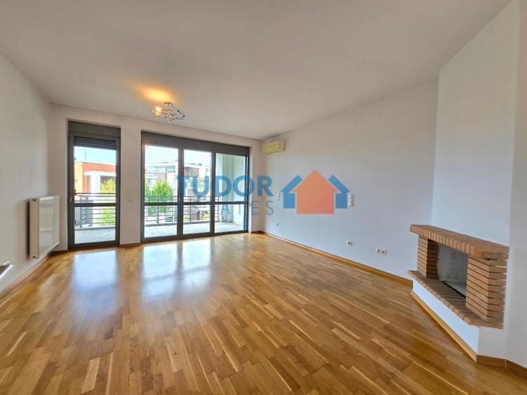 Elegant Multi-Level Home with 4 Bedrooms and Expansive Terraces in Green Lake - 7