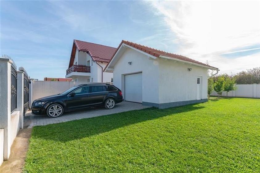 Vila noua, terasa, curte, garaj, cadru armonios, Sanpetru, Brasov - 16