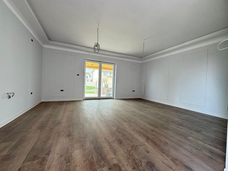 Duplex despartit prin camera tehnica - 4 camere Toate Utilitatile - 5