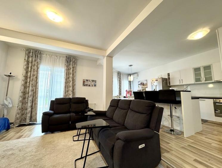 Vila cu 10 camere, curte de 1000 mp, 2 garaje, stradă fără blocuri, Sisești lâng - 5