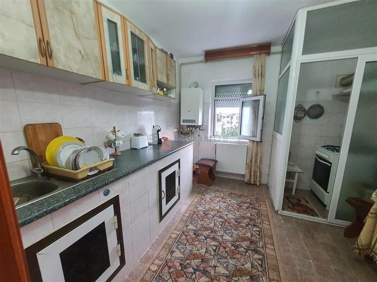 Apartament 2 camere conf 1 semidecomandat zona Brosteni - 8