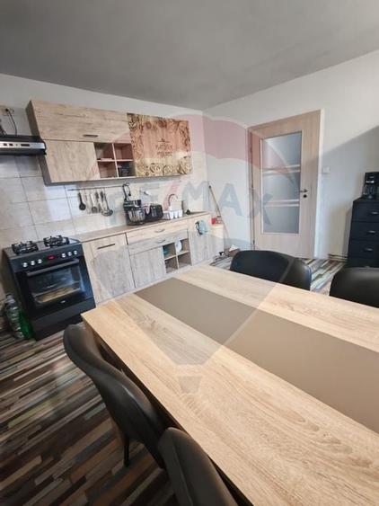 P+E+M cu 13 camere, Bariera Valcii in proximitatea Spitalului Regional - 6