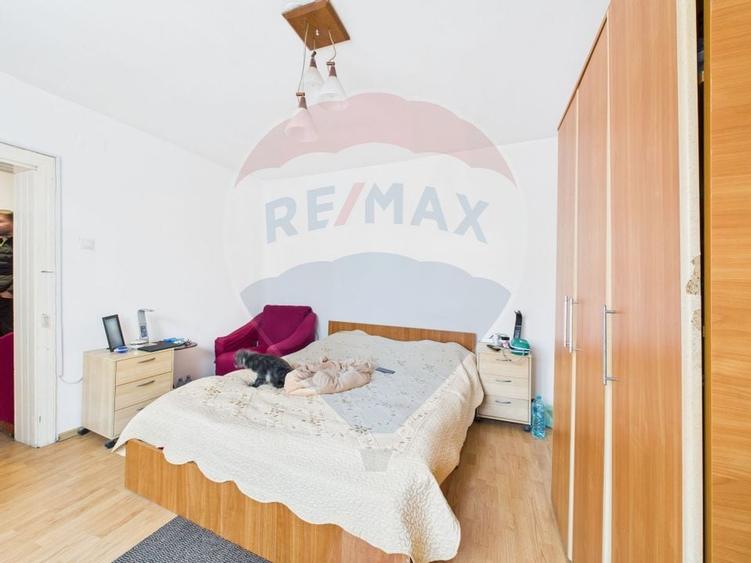 De vanzare| Casa cu teren | 300 mp | Rahova - 4