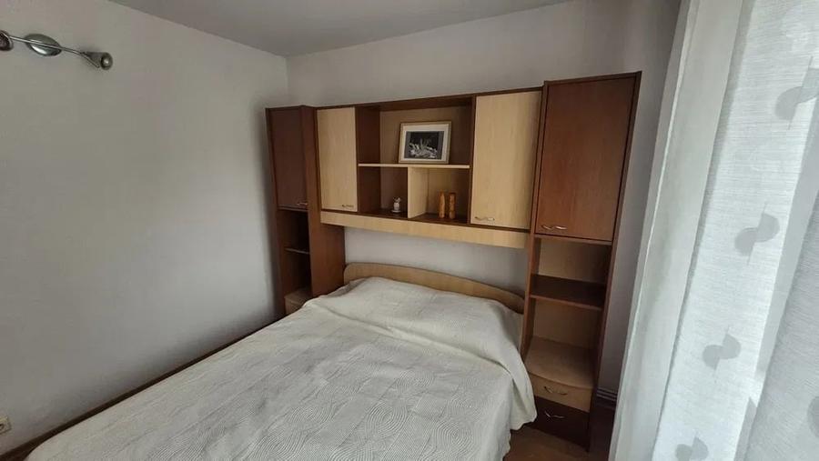 Apartament cu 3 camere, etaj 1/4, zona Baza 3 - 4