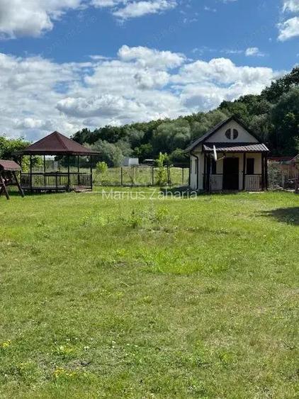 Teren 926 mp cu casa de vacanta, de vanzare, loc. Traian, jud. Bacau Teren 926 mp cu casa de vacanta, de vanzare, loc. Traian, jud. Bacau