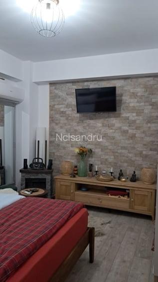 Unic proprietar vand Studio cochet renovat si mobilat in stil unic minimalist ..